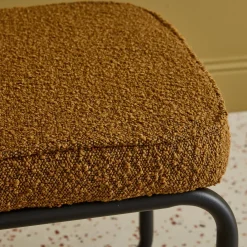 Cadeira cantilever em tecido bouclé com estrutura em aço, set de 2