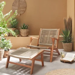 Cadeira de jardim em madeira e corda com apoio para os pés