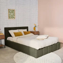 Cama baú com estrado de ripas e cabeceira 160x200cm, acabado em boucle