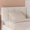 Cama baú com estrado de ripas e cabeceira 90x190cm, acabamento boucle
