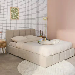 Cama baú com estrado de ripas e cabeceira 160x200cm, acabado em boucle