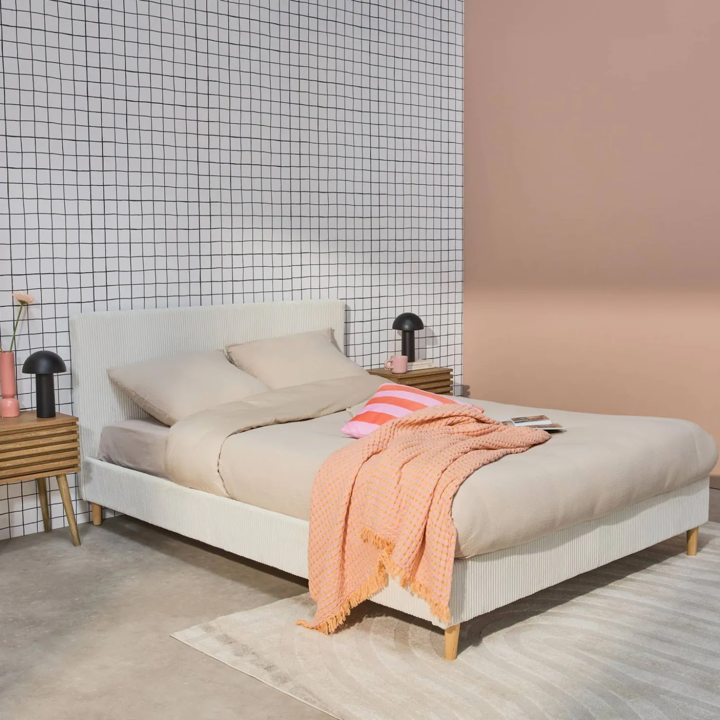 Cama com base de ripas e cabeceira 140x190cm, em veludo canelada fino