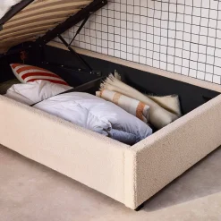 Cama com base de ripas e cabeceira 90x190cm, acabamento boucle