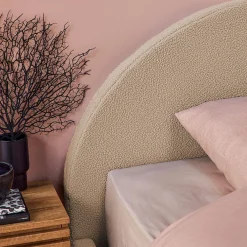 Cama com base de ripas e cabeceira 160x200cm, acabamento boucle