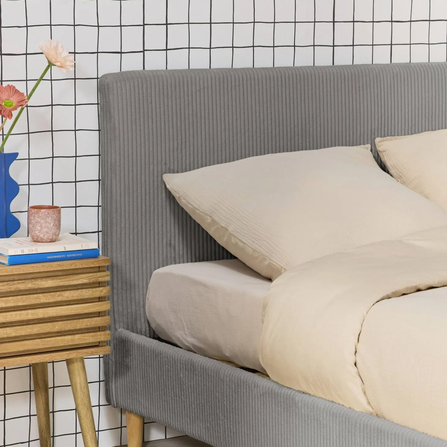 Cama com base de ripas e cabeceira 160x200cm, em veludo canelado fino