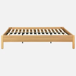 Cama com estrado de ripas 160x200cm com acabamento em madeira