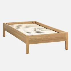Cama com estrado de ripas 90x190cm com acabamento em madeira