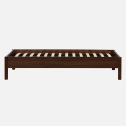 Cama com estrado de ripas 90x190cm com acabamento em madeira
