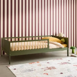 Cama infantil em pinho natural com ripas incluídas