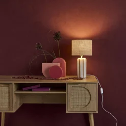 Candeeiro de mesa de cerâmica com abajur de efeito rattan