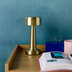 Candeeiro de mesa LED em metal dourado