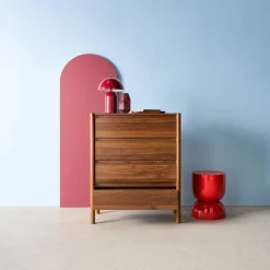 Cômoda em decorativa de madeira de 4 gavetas