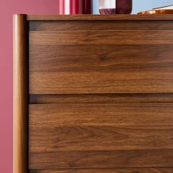 Cômoda em decorativa de madeira de 4 gavetas