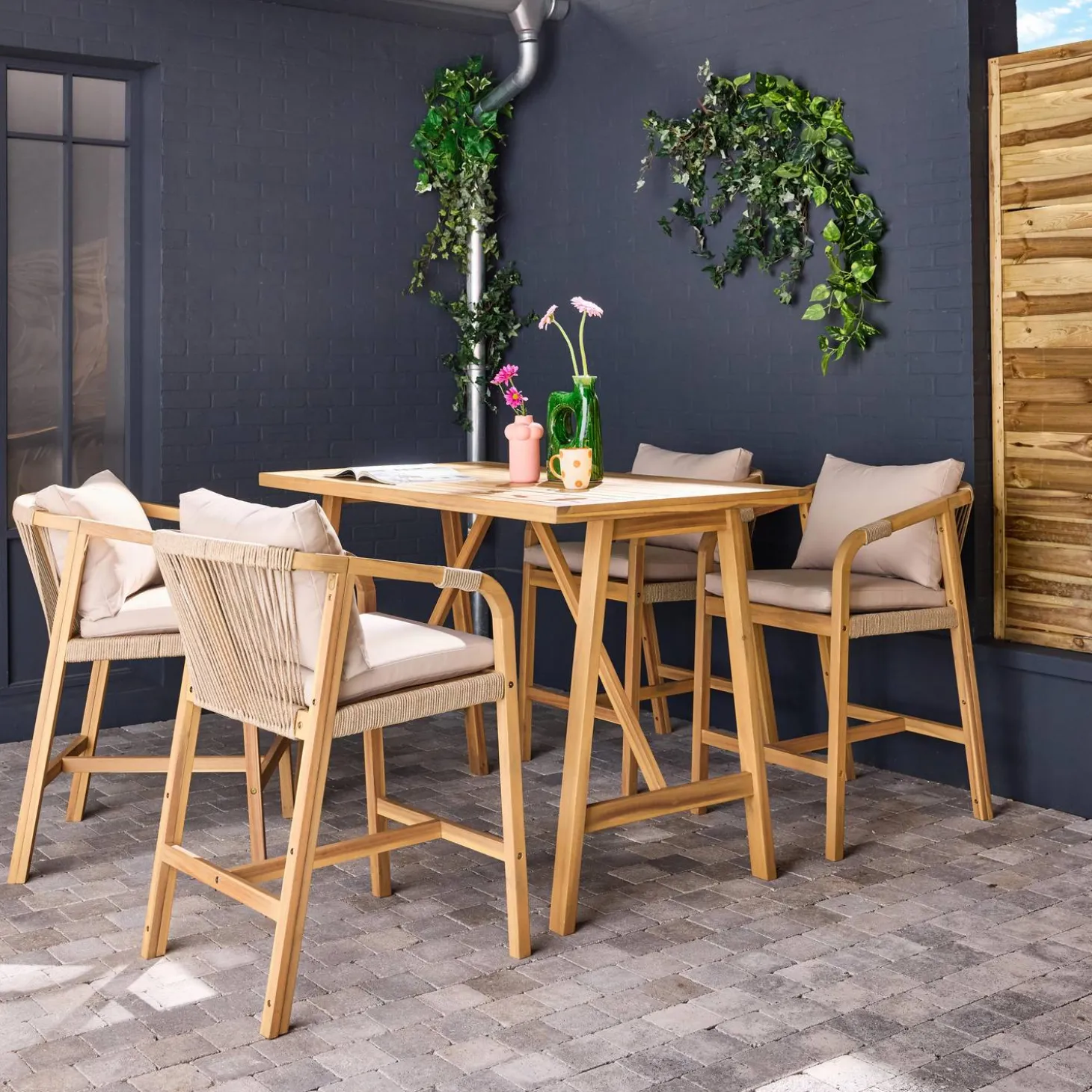 Conjunto de jardim com mesa alta em madeira de acácia com 4 cadeiras