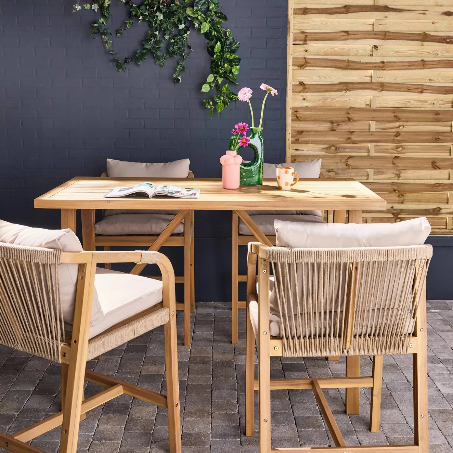 Conjunto de jardim com mesa alta em madeira de acácia com 4 cadeiras