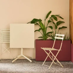 Conjunto de jardim com mesa bistrô dobrável em metal com 2 cadeiras