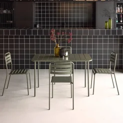 Conjunto de jardim com mesa bistrô de 120cm em aço com 4 cadeiras