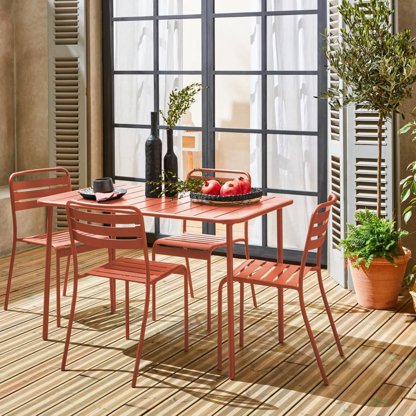 Conjunto de jardim com mesa bistrô de 120cm em aço com 4 cadeiras