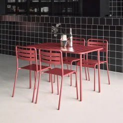Conjunto de jardim com mesa bistrô de 120cm em aço com 4 cadeiras