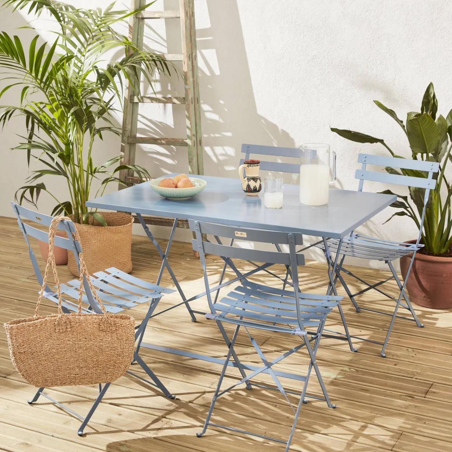 Conjunto de jardim com mesa bistrô dobrável de 110cm em aço com 4 cadeiras
