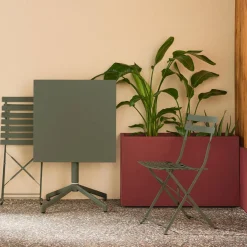 Conjunto de jardim com mesa bistrô dobrável em metal com 2 cadeiras