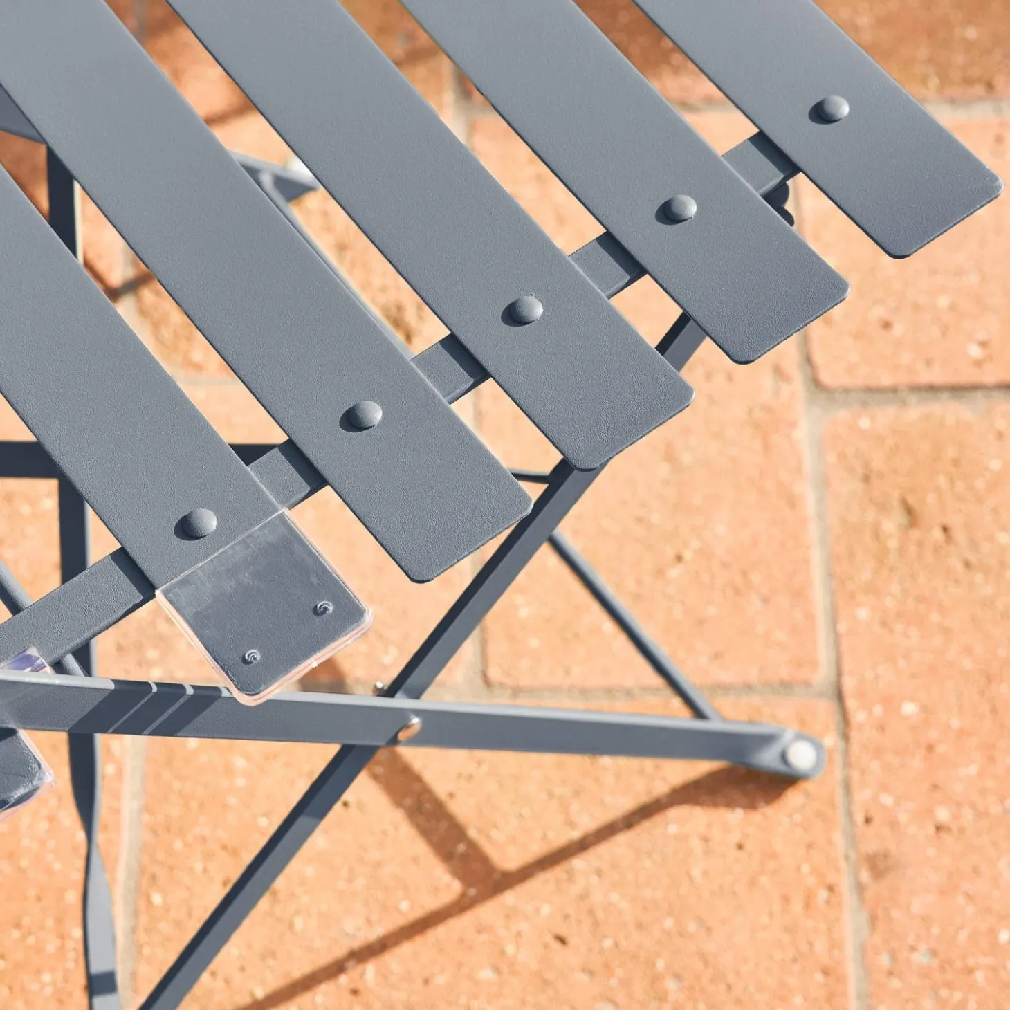 Conjunto de jardim com mesa bistrô dobrável em aço com 2 cadeiras, ø60cm