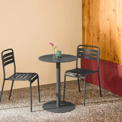 Conjunto de jardim com mesa bistrô redonda de aço com 2 cadeiras