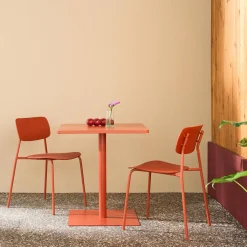 Conjunto de jardim com mesa bistrô quadrada de aço com 2 cadeiras