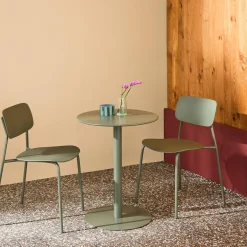 Conjunto de jardim com mesa bistrô redonda de aço com 2 cadeiras