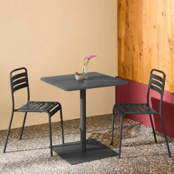 Conjunto de jardim com mesa bistrô quadrada de aço com 2 cadeiras