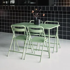 Conjunto de jardim com mesa bistrô de 120cm em aço com 4 cadeiras dobráveis