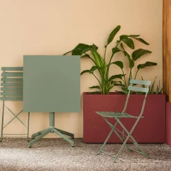 Conjunto de jardim com mesa bistrô dobrável em metal com 2 cadeiras