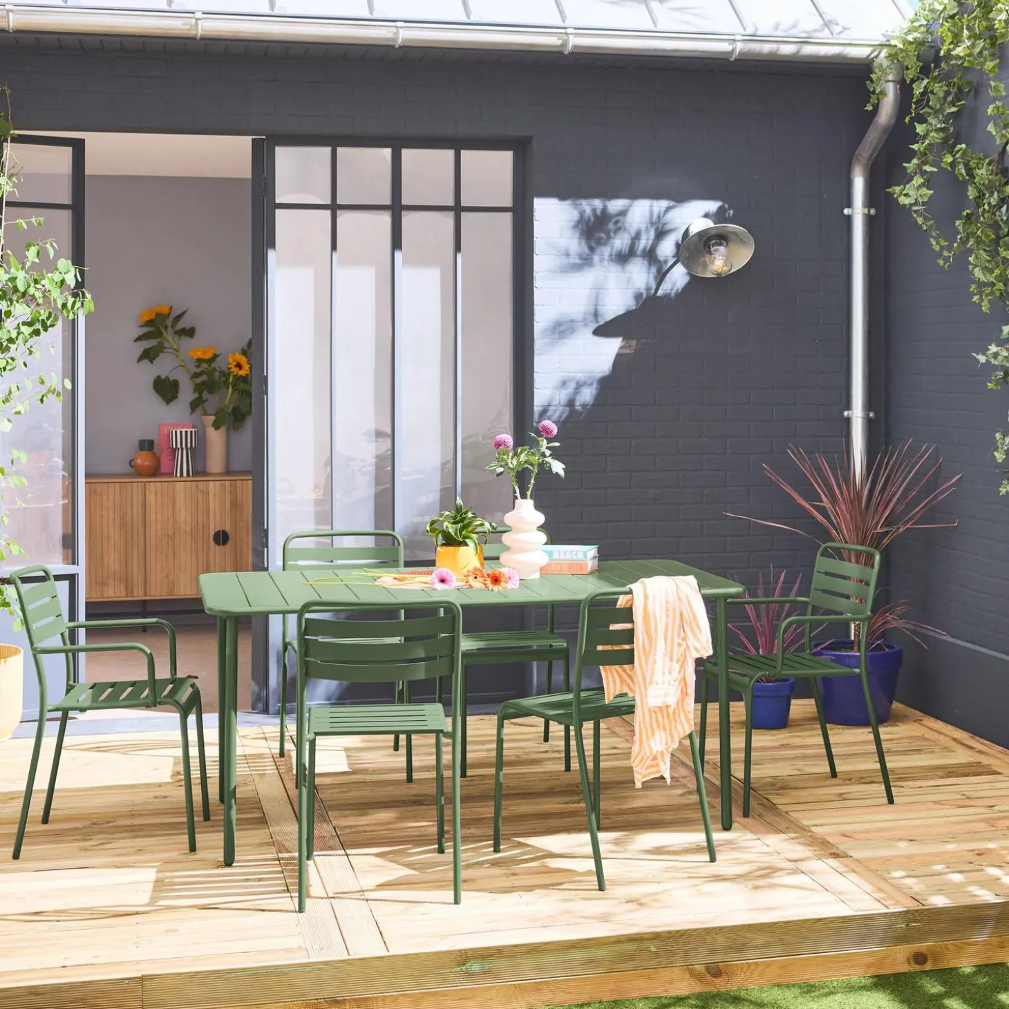 Conjunto de jardim com mesa bistrô de 160cm em aço com 2 poltronas e 4 cadeiras