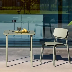 Conjunto de jardim com mesa de metal com 2 cadeiras