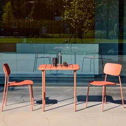 Conjunto de jardim com mesa de metal com 2 cadeiras