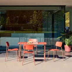 Conjunto de jardim com mesa de metal com 4 cadeiras