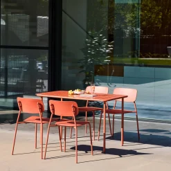 Conjunto de jardim com mesa de metal com 4 cadeiras
