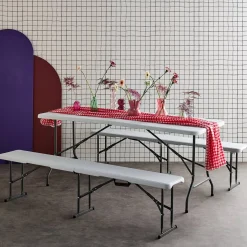 Conjunto de jardim com mesa dobrável para eventos em plástico com 2 bancos