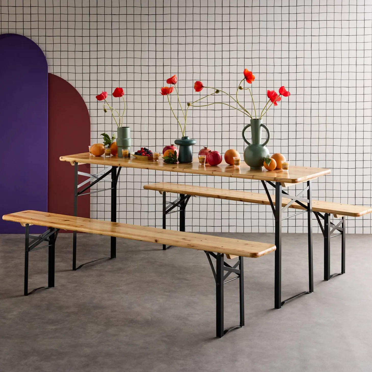 Conjunto de jardim com mesa dobrável para eventos em madeira de abeto com 2 bancos