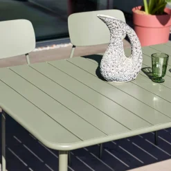 Conjunto de jardim com mesa em metal com 6 cadeiras