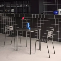 Conjunto de jardim com mesa em metal com 2 cadeiras
