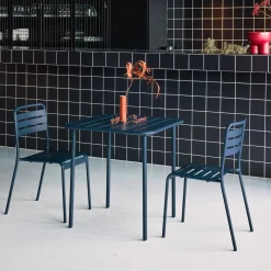 Conjunto de jardim com mesa em metal com 2 cadeiras