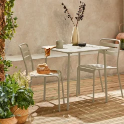 Conjunto de jardim com mesa em metal com 2 cadeiras