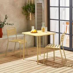 Conjunto de jardim com mesa em metal com 2 cadeiras