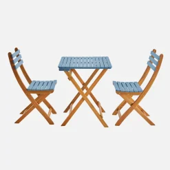Conjunto de jardim com mesa em madeira de acácia com 2 cadeiras dobráveis