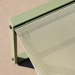 Conjunto de jardim com mesa em aço e textilene com 4 cadeiras
