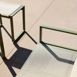 Conjunto de jardim com mesa em aço e textilene com 4 cadeiras