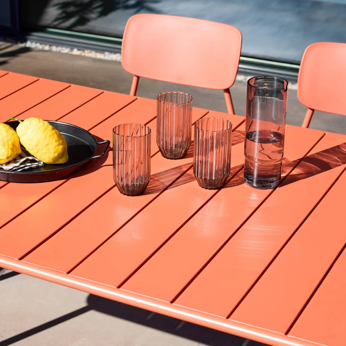 Conjunto de jardim com mesa em metal com 6 cadeiras