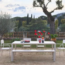 Conjunto de jardim com mesa em alumínio com 1 banco e 4 cadeiras