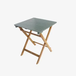 Conjunto de jardim com mesa em madeira de acácia com 2 cadeiras dobráveis